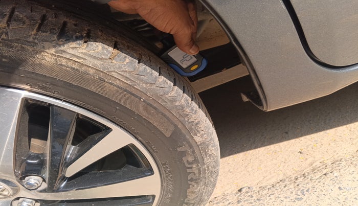 2022 Toyota Innova Crysta 2.7 ZX AT 7 STR, Petrol, Automatic, 31,058 km, tyre