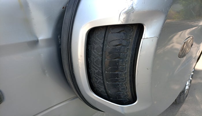 2016 Mahindra TUV300 T8, Diesel, Manual, 1,06,705 km, tyre