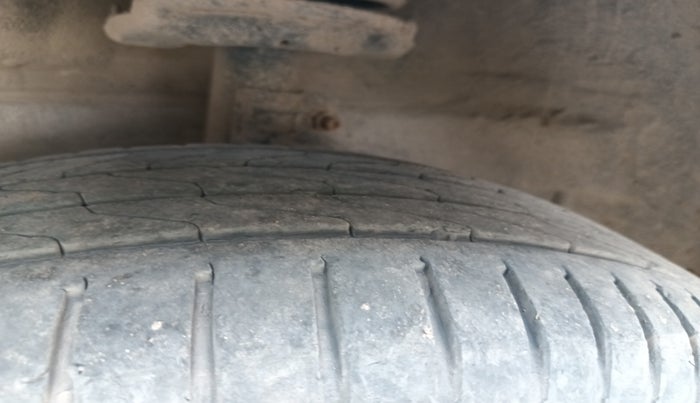 2012 Maruti Swift Dzire LXI, Petrol, Manual, 1,45,000 km, tyre