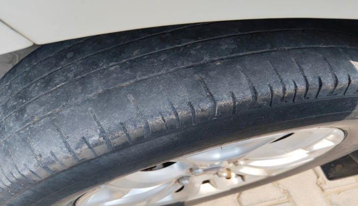 2017 Ford Ecosport TITANIUM 1.5L DIESEL, Diesel, Manual, 1,13,638 km, tyre