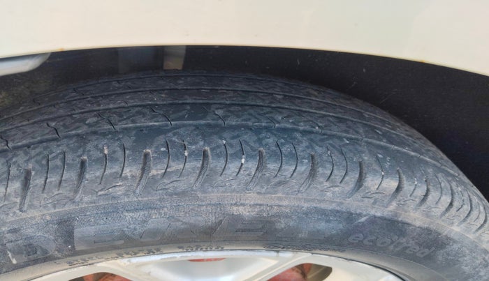 2017 Ford Ecosport TITANIUM 1.5L DIESEL, Diesel, Manual, 1,13,638 km, tyre