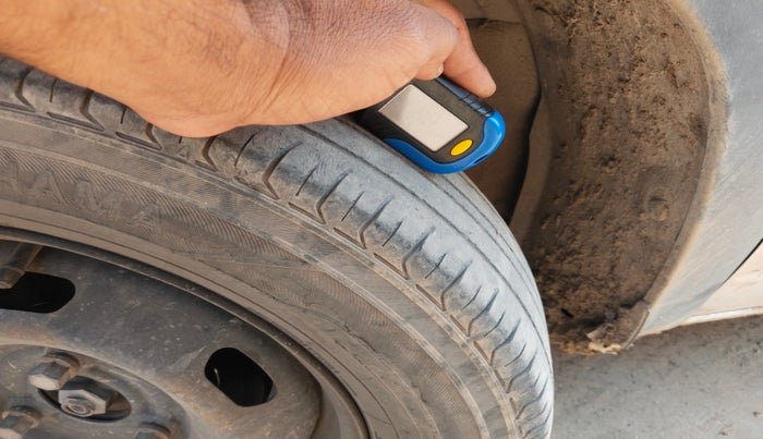 2017 Renault Kwid RXT 0.8, Petrol, Manual, 1,40,812 km, tyre