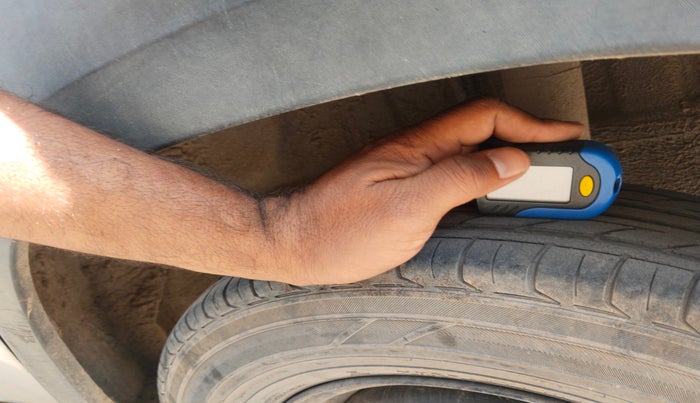 2017 Renault Kwid RXT 0.8, Petrol, Manual, 1,40,812 km, tyre