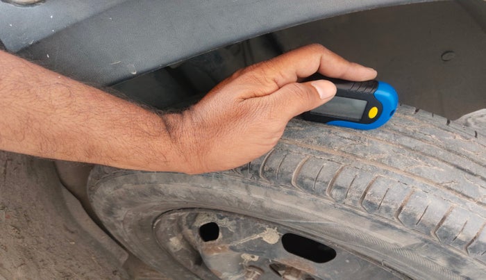 2017 Renault Kwid RXT 0.8, Petrol, Manual, 1,40,812 km, tyre