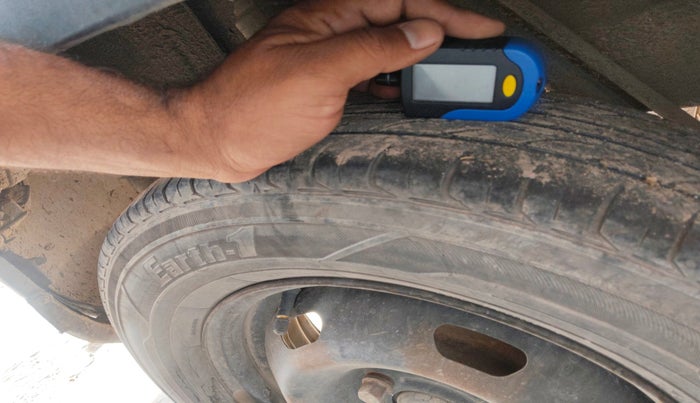 2017 Renault Kwid RXT 0.8, Petrol, Manual, 1,40,812 km, tyre