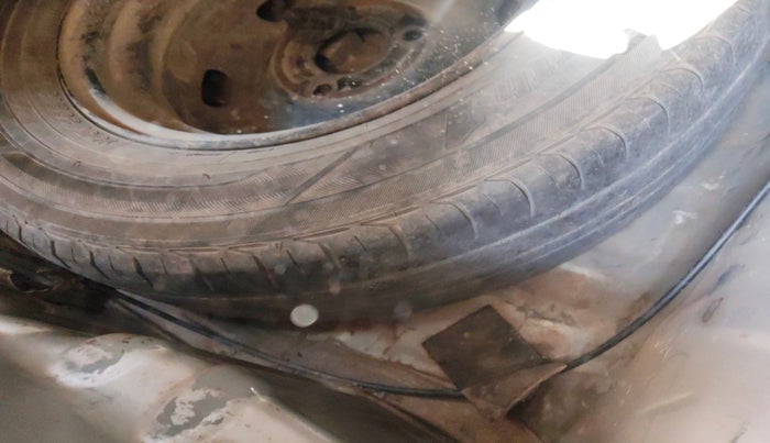 2017 Renault Kwid RXT 0.8, Petrol, Manual, 1,40,812 km, tyre