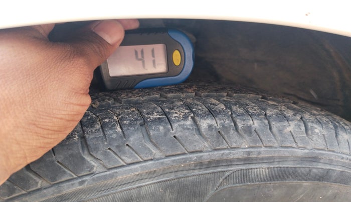 2016 Hyundai Eon D LITE PLUS(O), Petrol, Manual, 81,776 km, tyre