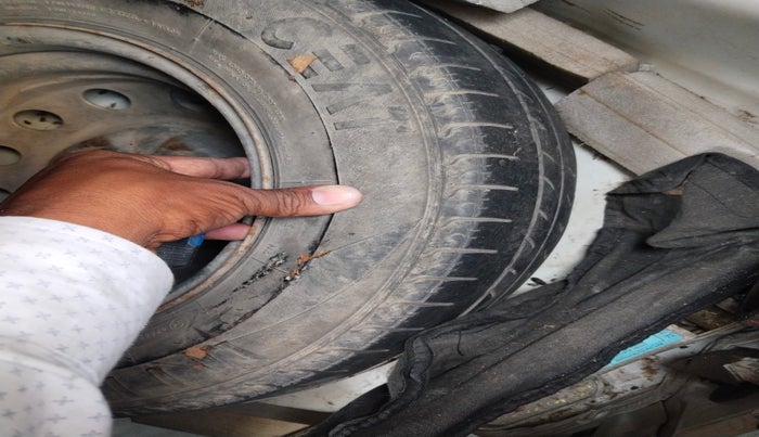 2016 Hyundai Eon D LITE PLUS(O), Petrol, Manual, 81,776 km, tyre