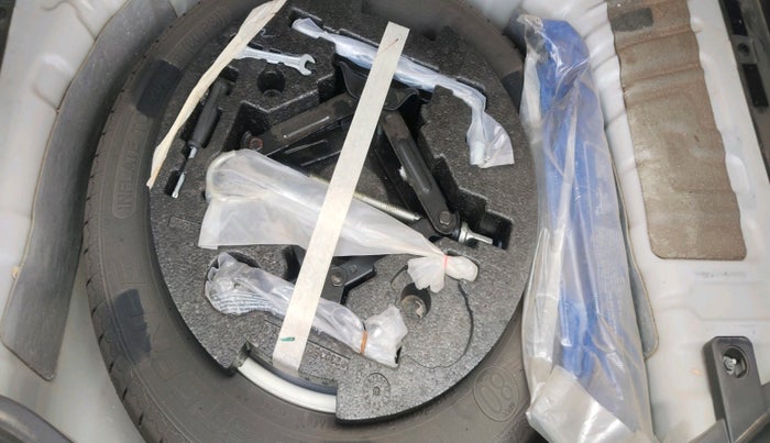 2023 Mahindra XUV400 EL 7.2 KW, Electric, Automatic, 32,151 km, tyre