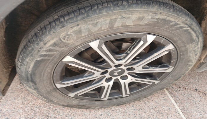 2021 Mahindra XUV700 AX 7 P MT 7 STR, Petrol, Manual, 36,013 km, tyre