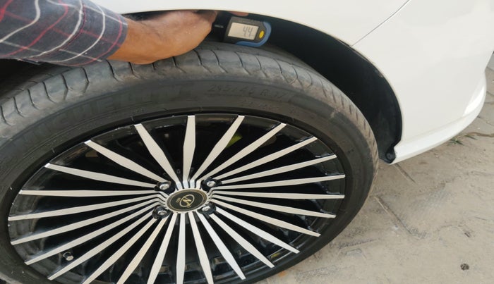 2021 Hyundai Verna SX 1.5 VTVT, Petrol, Manual, 52,353 km, tyre