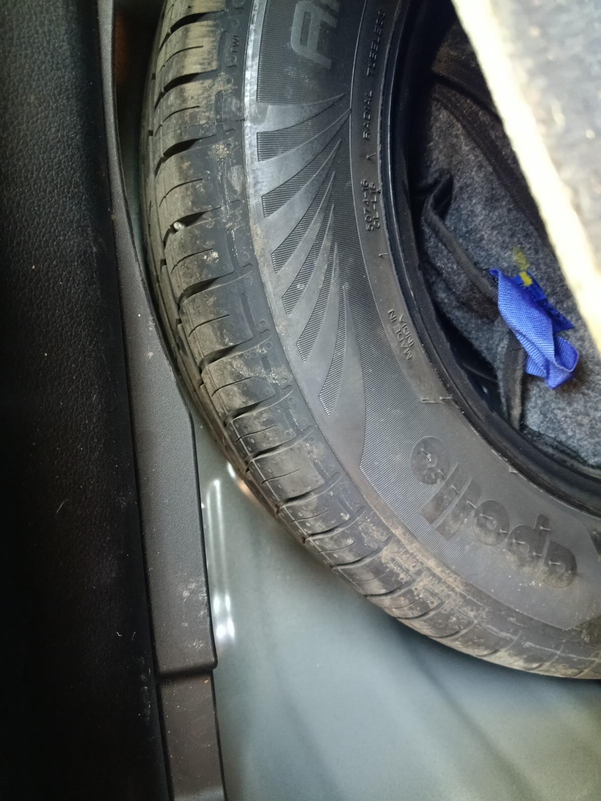 2024 Hyundai EXTER SX(O) CONNECT 1.2 AMT, Petrol, Automatic, 11,179 km, tyre