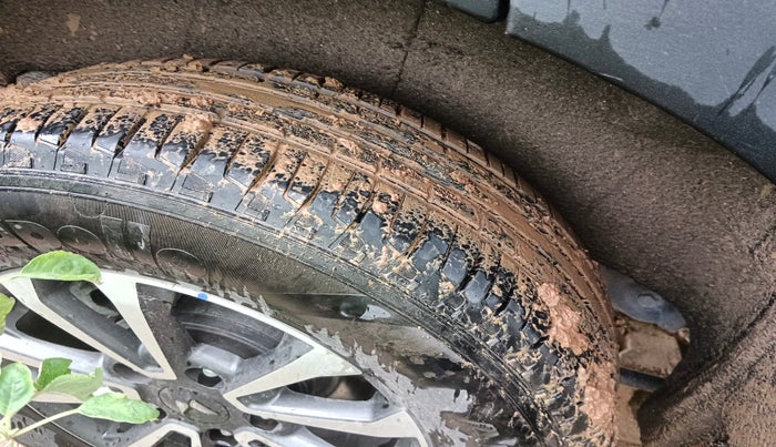 2024 Mahindra SCORPIO-N Z8 PETROL MT 7 STR, Petrol, Manual, 19,352 km, tyre