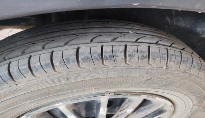 2016 Maruti Swift VXI, Petrol, Manual, 82,019 km, tyre