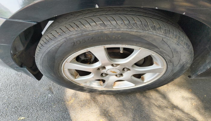 2011 Chevrolet Cruze LTZ, Diesel, Manual, 2,84,584 km, tyre