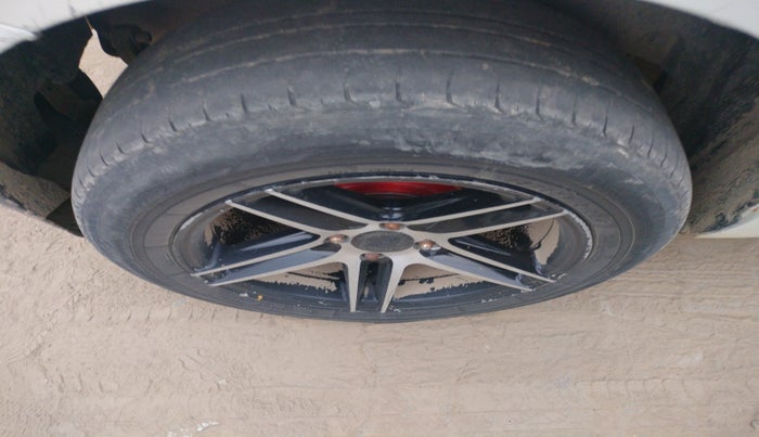 2013 Maruti Swift VDI, Diesel, Manual, 1,26,343 km, tyre