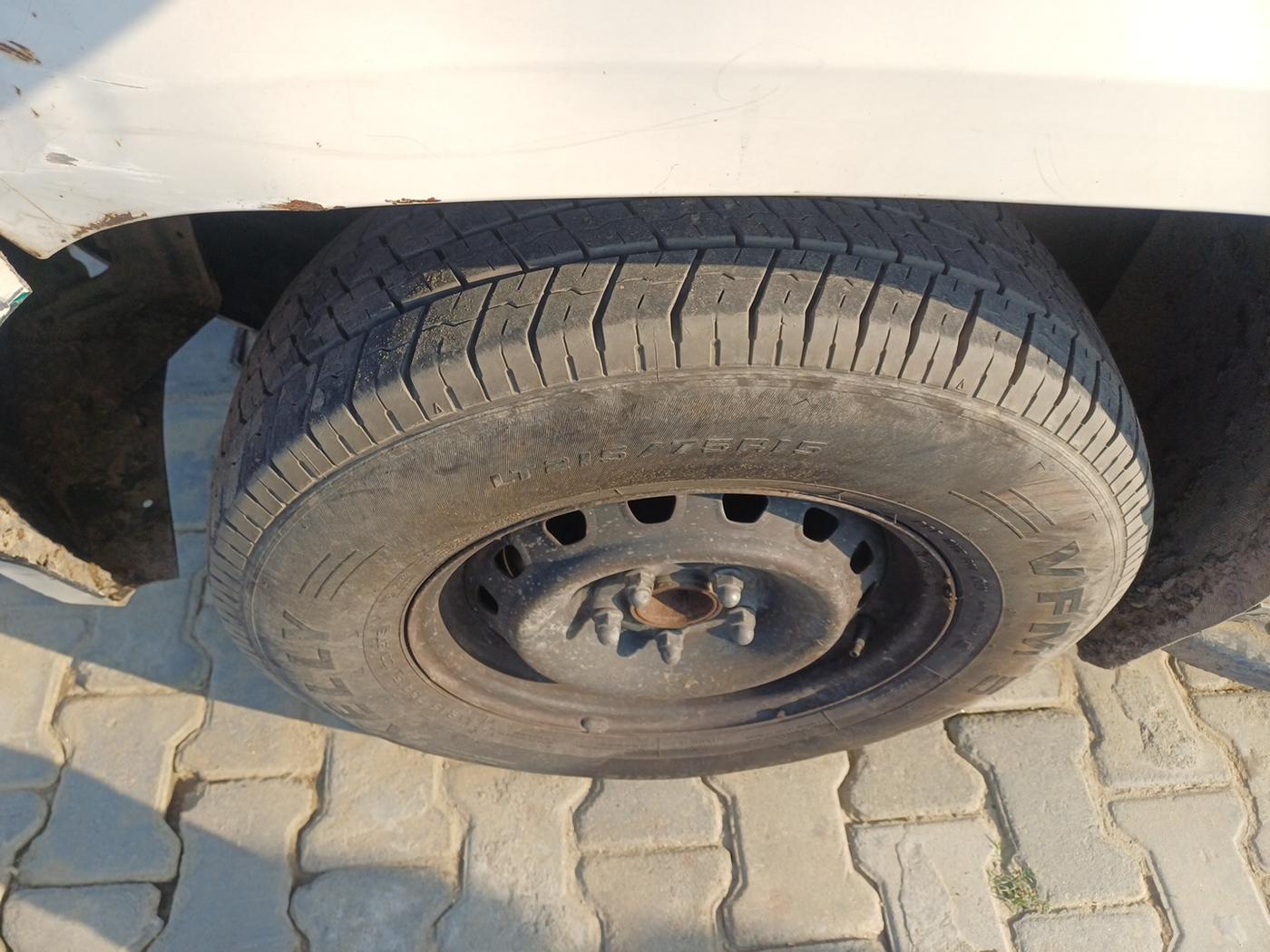 2016 Mahindra TUV300 T6 PLUS, Diesel, Manual, 1,69,285 km, tyre