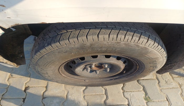 2016 Mahindra TUV300 T6 PLUS, Diesel, Manual, 1,69,285 km, tyre