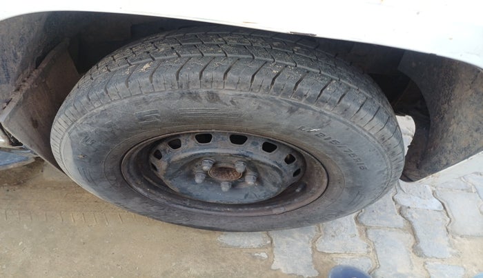 2016 Mahindra TUV300 T6 PLUS, Diesel, Manual, 1,69,285 km, tyre