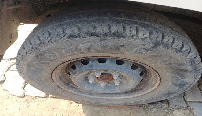 2016 Mahindra TUV300 T6 PLUS, Diesel, Manual, 1,69,285 km, tyre