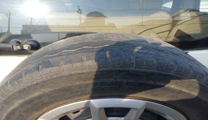 2016 Mahindra TUV300 T6 PLUS, Diesel, Manual, 1,69,285 km, tyre