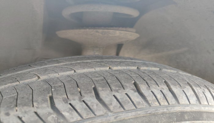 2012 Mahindra Verito 1.5 D4 BS III, Diesel, Manual, 1,64,609 km, tyre