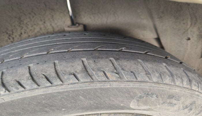 2012 Mahindra Verito 1.5 D4 BS III, Diesel, Manual, 1,64,609 km, tyre