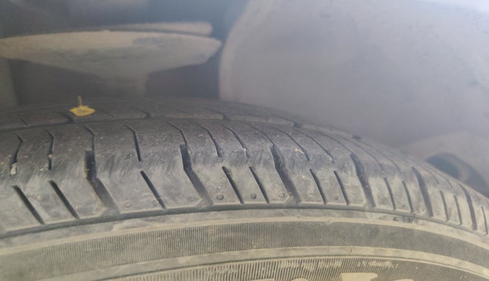 2012 Mahindra Verito 1.5 D4 BS III, Diesel, Manual, 1,64,609 km, tyre