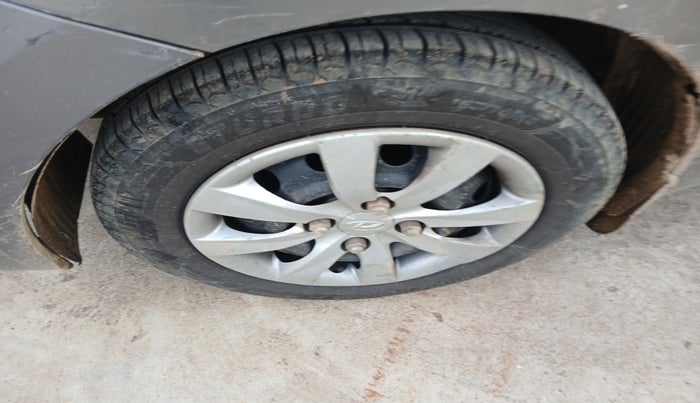 2013 Hyundai Eon MAGNA +, Petrol, Manual, 1,09,800 km, tyre