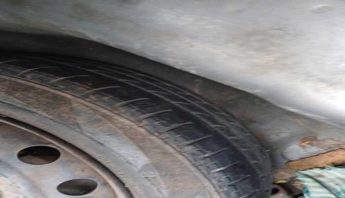 2013 Hyundai Eon MAGNA +, Petrol, Manual, 1,09,800 km, tyre