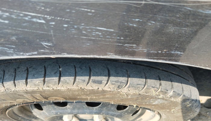 2016 Hyundai Eon MAGNA +, Petrol, Manual, 48,831 km, tyre