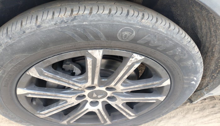 2021 Mahindra XUV700 AX 7 LUXURY P AT 7 STR, Petrol, Automatic, 93,305 km, tyre