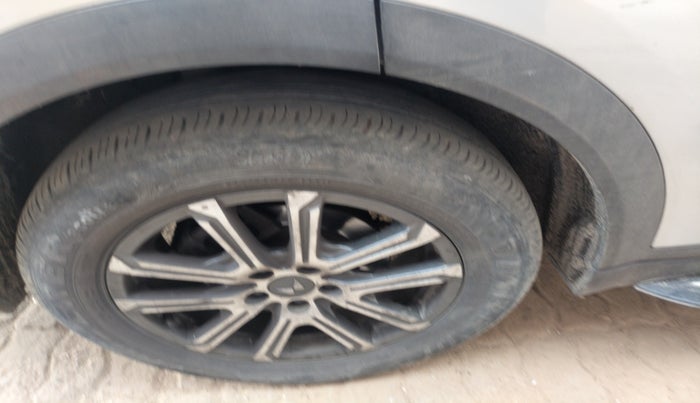 2021 Mahindra XUV700 AX 7 LUXURY P AT 7 STR, Petrol, Automatic, 93,305 km, tyre