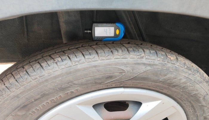 2017 Renault Kwid RXL, Petrol, Manual, 40,089 km, tyre