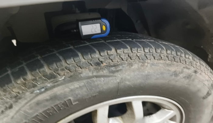 2017 Mahindra TUV300 T8, Diesel, Manual, 84,035 km, tyre