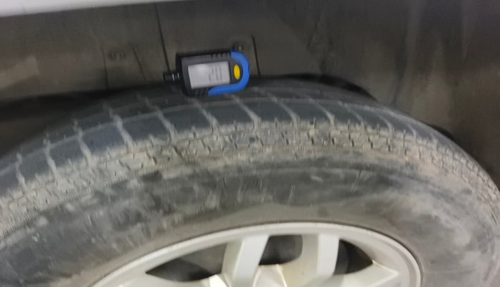 2017 Mahindra TUV300 T8, Diesel, Manual, 84,035 km, tyre