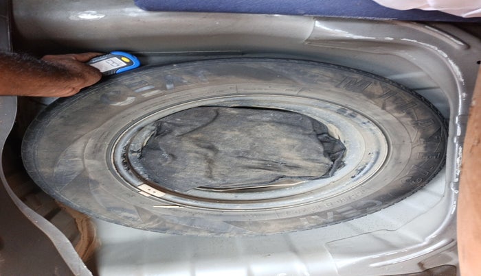 2013 Hyundai i10 MAGNA 1.1, Petrol, Manual, 92,996 km, tyre