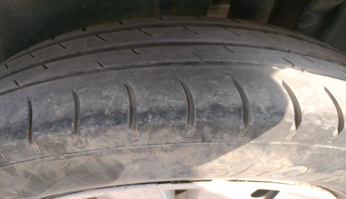 2015 Maruti Swift LXI, Petrol, Manual, 96,052 km, tyre