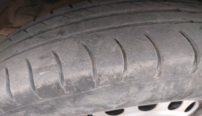 2015 Maruti Swift LXI, Petrol, Manual, 96,052 km, tyre