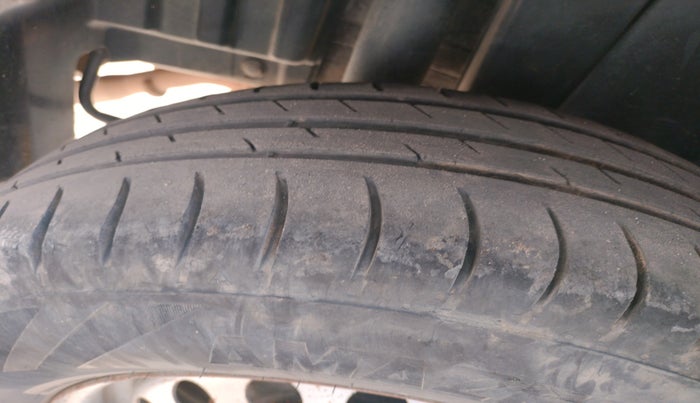 2015 Maruti Swift LXI, Petrol, Manual, 96,052 km, tyre