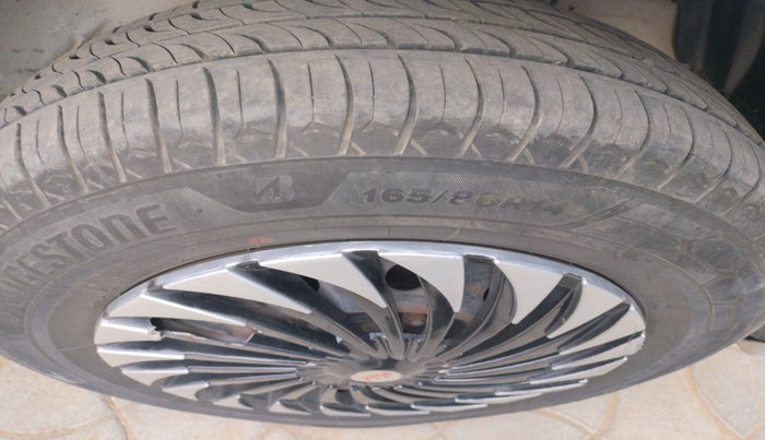 2015 Maruti Swift VDI, Diesel, Manual, 1,09,348 km, tyre