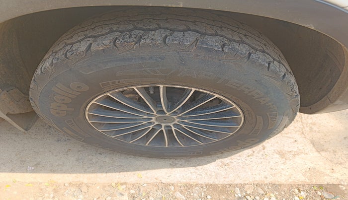 2019 Tata Harrier XM 2.0L KRYOTEC, Diesel, Manual, 1,18,806 km, tyre