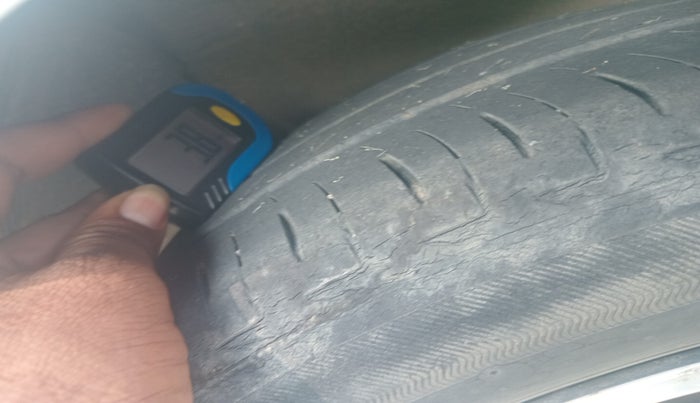 2014 Hyundai Verna FLUIDIC 1.6 CRDI SX, Diesel, Manual, 1,42,052 km, tyre