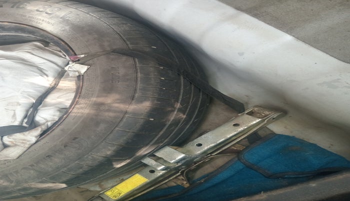 2014 Hyundai Verna FLUIDIC 1.6 CRDI SX, Diesel, Manual, 1,42,052 km, tyre