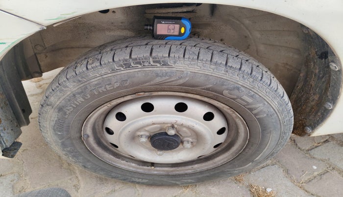 2014 Maruti Wagon R 1.0 LXI, Petrol, Manual, 74,372 km, tyre