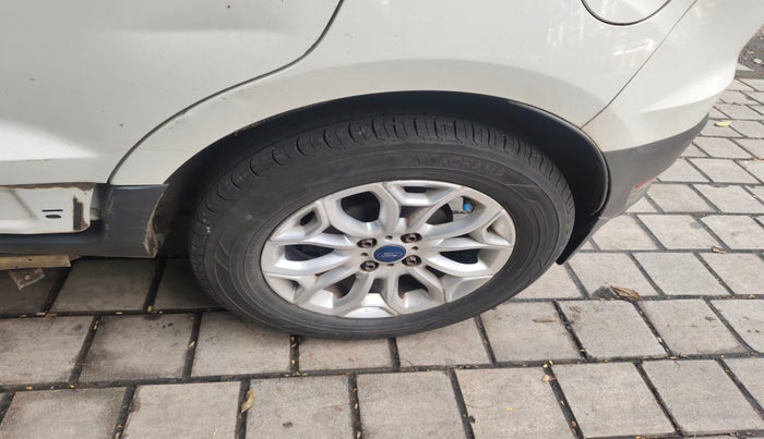 2015 Ford Ecosport TITANIUM 1.5L DIESEL, Diesel, Manual, 1,44,485 km, tyre