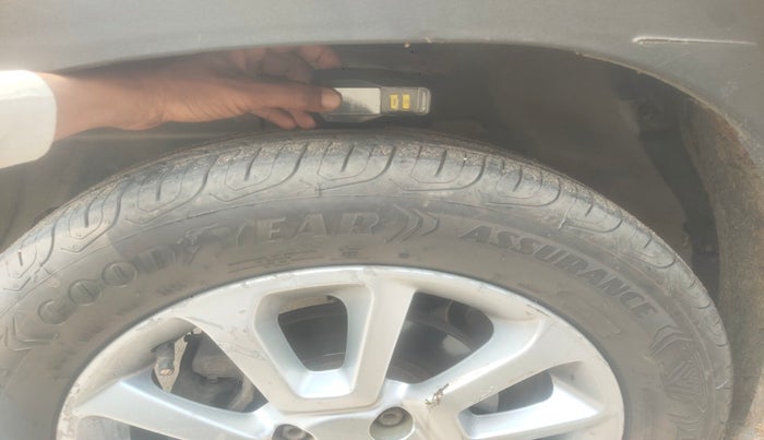 2019 Mahindra Kuv100 K8 6 STR, Petrol, Manual, 68,125 km, tyre