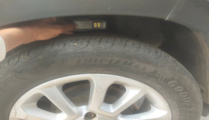 2019 Mahindra Kuv100 K8 6 STR, Petrol, Manual, 68,125 km, tyre