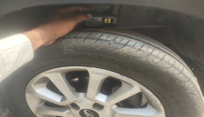 2019 Mahindra Kuv100 K8 6 STR, Petrol, Manual, 68,125 km, tyre