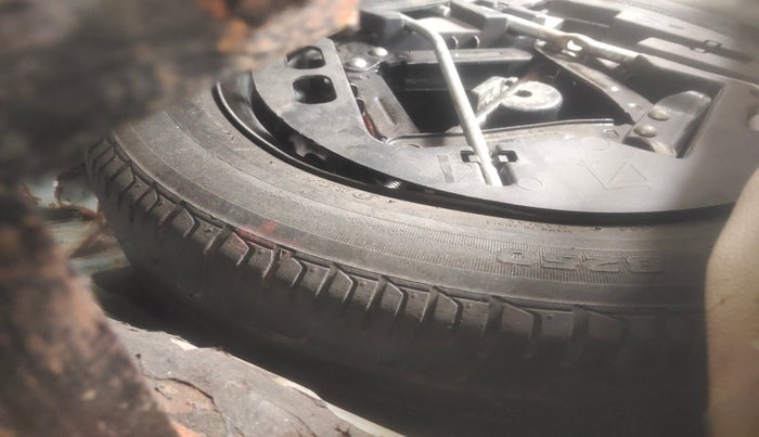 2019 Mahindra Kuv100 K8 6 STR, Petrol, Manual, 68,125 km, tyre